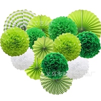 Lot de Décorations de Fête de Noël et du Nouvel An en Gros : Fleurs en Papier de Soie, Pompons et Éventails en Papier pour Toiles de Fond Festives de Banquets