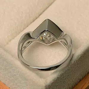 Penjualan paling laris Lab potongan bulat 2Ct kualitas super dibuat berlian Minimal cincin tunangan 14K lapis emas putih dengan harga grosir