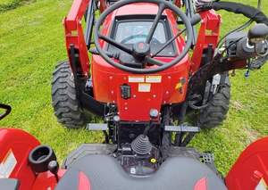 Tractor Utilitario Mahindra 4550 4WD con Cargador, Motor de 30 HP, Bomba de Alta Productividad, Caja de Cambios, 1 Año de Garantía - Product Image 5