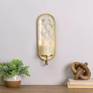 Apliques de pared decorativos de hierro dorado diseñados para sostener velas y agregar un suave brillo romántico a cualquier espacio interior - Product Image 4