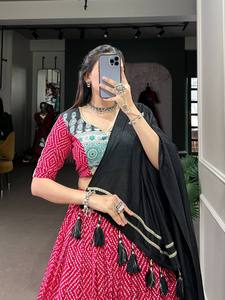 ชุดชานียาโชลีแบบกูจาราติสำหรับงานนาวราตรี ชุดเลเฮนกาโชลีแบบดั้งเดิมพร้อมสวมใส่สำหรับงานนาวราตรี - Product Image 4