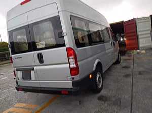 Minivan de 4 Asientos con Techo Alto, Gasolina/Petrolio, Transmisión Automática, Techo Panorámico, Cámara Trasera de 360°, MP5 de 10.3'', Asientos de Cuero - Product Image 5