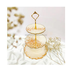 Soporte de pastel de resina ecológico más atractivo con Base de Metal último diseño soporte de pastel para Decoración de cumpleaños herramientas de pastel producto - Product Image 1