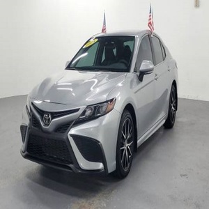 Toyota Camry SE 2024 Automático con Tracción Delantera, Asientos de Cuero, Techo Panorámico, Faros LED, 6.1-8L - Product Image 1