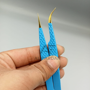 Pinzas profesionales de acero inoxidable para pestañas con punta dorada Pinzas de extensión de pestañas curvas J de punto recto azul bebé - Product Image 1