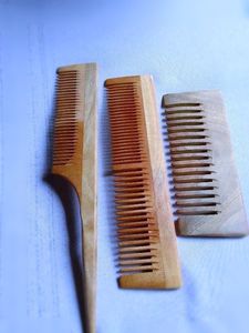 PEOPLE Peigne à cheveux à manche en bois fait à la main pour une utilisation en salon de l'Inde Peigne en bois en gros pour un usage commercial à vendre en - Product Image 4