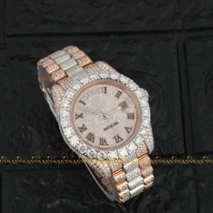 El reloj de diseño elegante con diamantes de corte brillante redondos de moissanita y acero inoxidable es una opción perfecta para los hombres - Product Image 6
