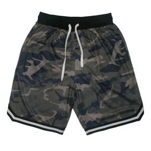 Shorts de sport pour hommes en gros, taille mi-haute, respirants, avec logo personnalisé, motif uni, en toile, pour l'extérieur, à prix abordable - Product Image 2