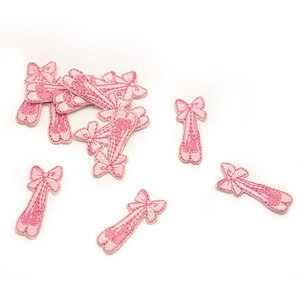 Écusson de transfert de chaleur thermocollant 3D brodé avec logo personnalisé en forme de cœur nouveau design à coudre pour chemises et chapeaux d'enfants - Product Image 5