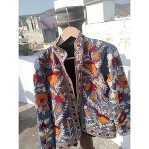 Chaquetas Reversibles de Primavera/Otoño para Mujer, Chaqueta Bomber de Cuero Bordada a Mano, Estilo Universitario Bohemio, Patrón Floral Personalizado - Product Image 2