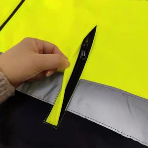 Chaquetas de Seguridad Personalizables con Franjas Reflectantes, Manga Larga, en Verde, Naranja y Negro, con Tres Bolsillos y Cierre de Cremallera - Product Image 4