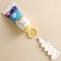 Fabriqué au Japon Crème de nuit lissante pour les jambes 150g Soins quotidiens de la peau avec des propriétés raffermissantes et anti-gonflements 2023 Vente en gros