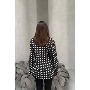 เสื้อแจ็คเก็ตเบลเซอร์ลายจุดสีดำ - สีดำ - Product Image 5
