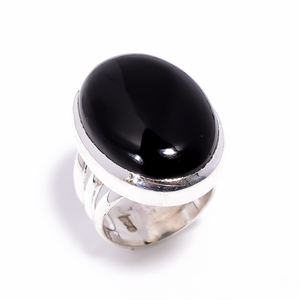 Bague en onyx noir naturel, bague en argent sterling 925 pur, bague faite à la main, bague au design unique - Product Image 1