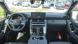 Toyota Land Cruiser 300 VXR 4.0P AT MY2022 Blanc SUV d'occasion pas cher, modèle premium d'occasion, année modèle 2022, conduite à droite/à gauche - Product Image 4