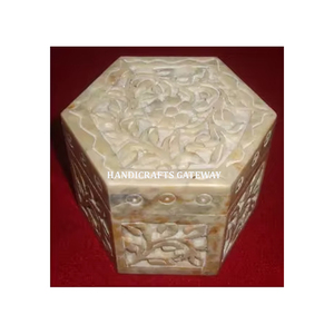 Joyero de tallado de esteatita Natural hecho a mano, caja de joyería Natural de trabajo de tallado de arte indio con forma hexagonal para el comprador al mejor precio - Product Image 1
