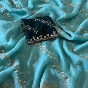 Crunchy chifón Crush seda con hermoso trabajo de bordado corte festoneado Borde de trabajo Blusa-Blusa de trabajo de contraste - Product Image 1