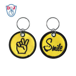 Llavero de Tela Personalizado con Bordado, Etiqueta para Llaves - Product Image 2