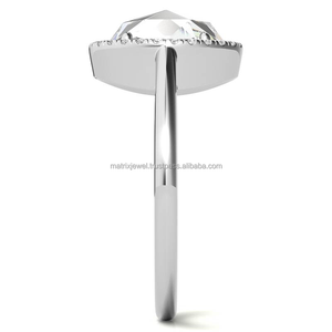 Anillo de diamantes clásicos de plata Starling 925 con piedra central de forma ovalada rodeada de pequeños diamantes de moissanita VVS de corte redondo - Product Image 3