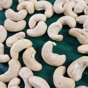 Prêt à expédier des noix de cajou SANTIGO WW450 Kaju Badam délai d'exécution court noix de cajou crues - Product Image 1