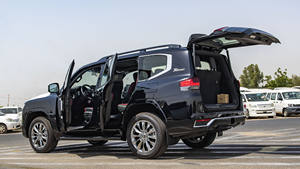 Limpiar de segunda mano TOYO_TA Land Cru_iser 300 VXR 2022 3.3L NEGRO - Product Image 4