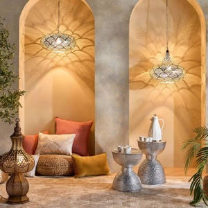 Table d'appoint moderne en verre de forme carrée avec base en métal, parfaite pour le salon, le café, le bureau et les espaces élégants de l'Inde - Product Image 2