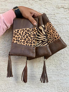 Nueva y elegante bolsa de borlas de cuero con estampado de animales reciclados, tarjeteros de cuero de piel personalizados únicos, carteras de moda para mujer - Product Image 3