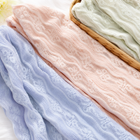 Tissu jacquard tricoté chaîne à texture florale micro-extensible, très demandé, pour robes, hauts, chemises et vêtements de mode féminins