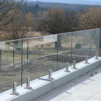 Systèmes de balustrades en verre certifiés pour zones à fort trafic, pour les lieux publics