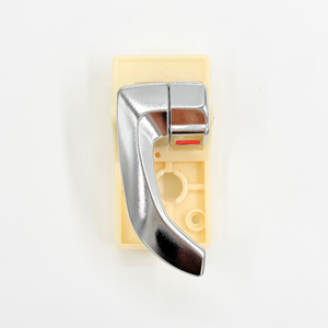 Manija de Puerta Interior Cromada Derecha 826202E000 para Hyundai Tucson JM - Product Image 2