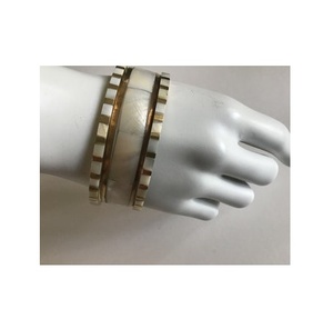 Bracelet en nacre Bracelet élégant en perle de mère Bracelet à breloques pour les filles fête utiliser - Product Image 4