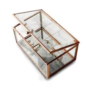 Caja de Regalo y Joyería Hecha a Mano con Marco de Metal Decorativo y Cristal Transparente para Almacenamiento - Product Image 3