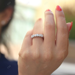 แหวนแต่งงานคลาสสิกมอสซาไนต์ ทองคำขาว 14K น้ำหนัก 1.5 กะรัต ความใส VVS ทรงบริลเลียนท์ แหวนแฟชั่น ผู้ผลิตขายส่งเครื่องประดับชั้นดี - Product Image 3