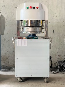Nouveau produit phare 2025 : Diviseuse à pâte électrique 720x600x1300, état neuf, Vietnam, 1,5 kW, avec garantie 1 an - Product Image 4