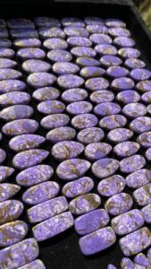 Pierre précieuse en charoïte de haute qualité, pierre naturelle polie, taille personnalisée, vente en gros directe de l'usine Ibrahim Gems - Product Image 6