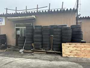 Venta al por Mayor de Autos y Camiones Usados - Exportación de Neumáticos de Calidad Estándar - Product Image 2