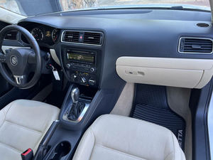 รถยนต์โฟล์คสวาเกน เจ็ทท่า ปี 2012 พร้อมส่ง - Product Image 4