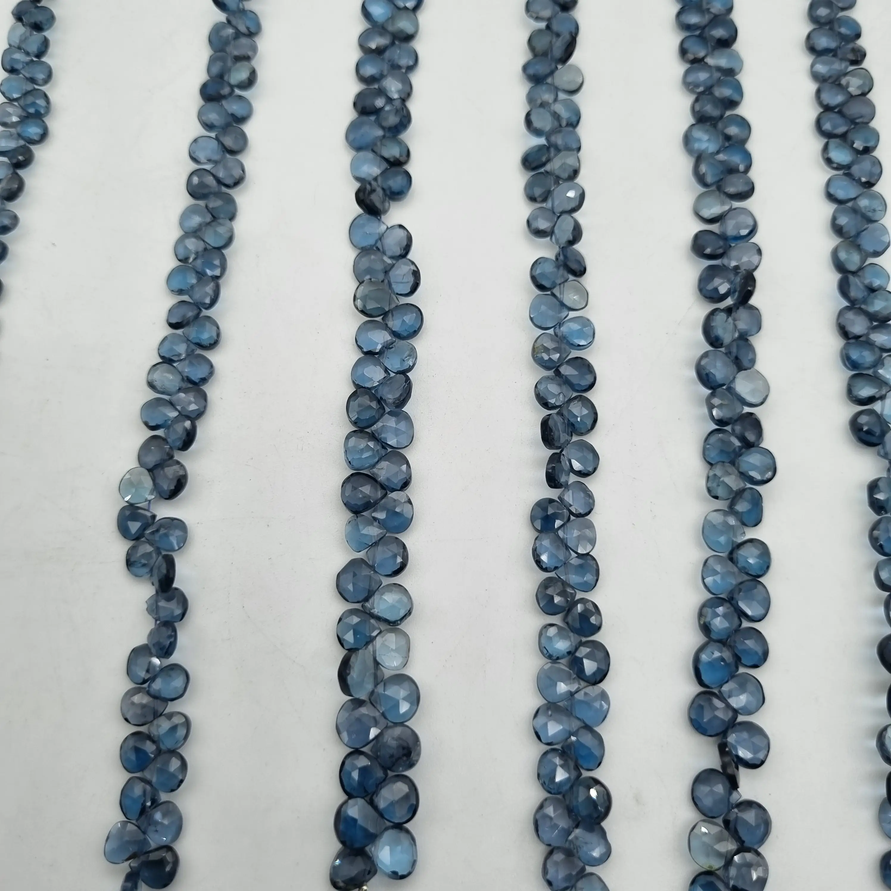Natural London Blue Topaz Faceted Heart Cut Beads Dalam Grosir untuk Perhiasan