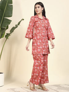 Ensemble chemise d'été pour femme en coton tricoté de qualité supérieure, à motif floral, col mandarin, manches trois-quarts, boutonnée, avec fente courte au genou - Product Image 2