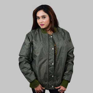 Chaqueta de bombardero universitaria de nailon para mujer personalizada OEM estilo Letterman universitario ropa de calle brillante prendas de vestir exteriores chaqueta con logotipo personalizado al por mayor - Product Image 1
