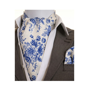 Conjunto de Accesorios para Hombre con Diseño Floral Azul sobre Blanco, Corbata de Moño, Pañuelo Ascot - Product Image 2