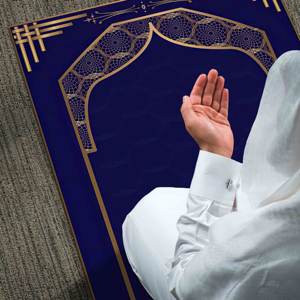 พรมละหมาดสีน้ำเงินและสีทอง: พรมสำหรับการละหมาดของชาวมุสลิมที่สวยงาม พรมบางแบบไม่ถักทอ - Product Image 1