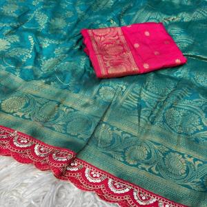 ผ้าซารีโดลาเนื้อนุ่มบริสุทธิ์จาก VASTRA COTTAGE พร้อมขอบผ้าปักระบายแบบจาการ์ด แต่งเลื่อมและลูกไม้ ดีไซน์ทันสมัย พร้อมเสื้อคลุมตัดสี - Product Image 4