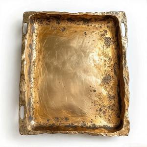 Bandeja VogueHost con acabado metálico Extremos de mango tallados Textura suave y aspecto antiguo para configuraciones de mesa de lujo - Product Image 2
