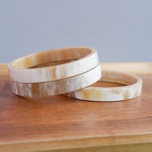 กำไลเขาวัวควายธรรมชาติทำด้วยมือคอลเลกชันเครื่องประดับแฟชั่นกำไลแกะสลักแบบดั้งเดิมชาติพันธุ์ขัดเงาเรียบ - Product Image 4