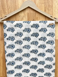 Tela pesada de algodón puro de diseño indio tradicional diseño clásico de calidad de exportación para hacer vestidos al por mayor - Product Image 5