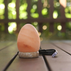 Meilleure lampe de table en sel rose de taille personnalisée primée, fleur sans fil rechargeable pour la maison, conception OEM, amour naturel sculpté - Product Image 4