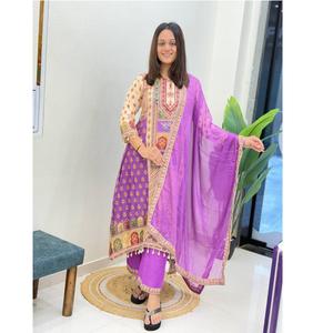 Ensemble de 3 pièces de robe Anarkali de luxe en gros avec chinon pur et travail à la main en miroir pour les femmes, les occasions familiales et les rassemblements - Product Image 1