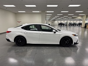 NOUVELLE OFFRE POUR UN VÉHICULE CAMRY SEDAN 2025 À FAIBLE KILOMÉTRAGE (D'OCCASION) - Product Image 5