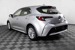 Toyota Corolla Hatchback Hybride AWD Tech Premium, boîte automatique, sièges en cuir, jantes R16 claires/foncées, économique en carburant, à vendre - Product Image 3